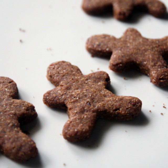 Gingerbreads! #vegan #glutenfree #healthy #easy #christmasfood #christmascookies #polish #blog Get recipe here: http://naturologia.blog.pl