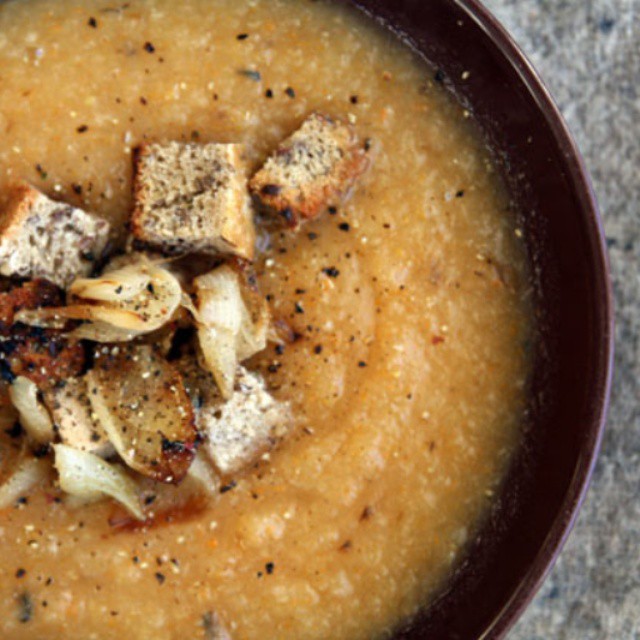 Onion soup #onionsoup #onion #vegan #healthy #dinner #lowfat #nosugar Get recipe here:http://naturologia.blog.pl #polish #blog #zupa #cebula #obiad #zdrowe #fit
