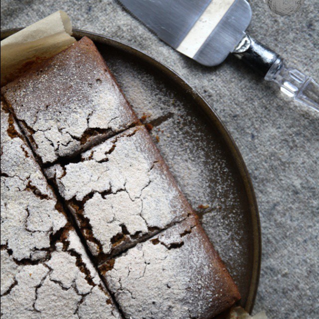 Vegan gingerbread - THE PERFECT ONE #gingerbread #christmasfood #christmascake #vegan #healthy #glutenfree #polish #blog Get recipe here: http://naturologia.blog.pl